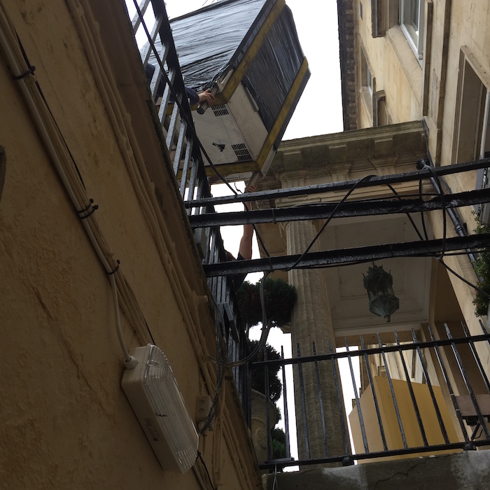 Mardan Removals in Bath. Experts in heavy-lifting-for-Hotels-And-Business.